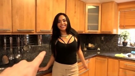 Lucky customer is able to fuck juicy cunt of real estate dealer Selena Santana