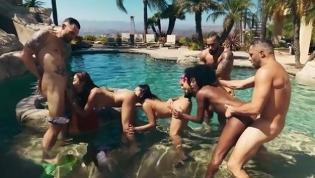 Orgy in the pool, international sex and Asian girls covered in sperm!