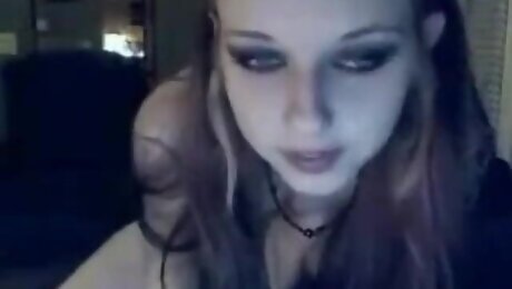 Liz Vicious - Dildo on Webcam